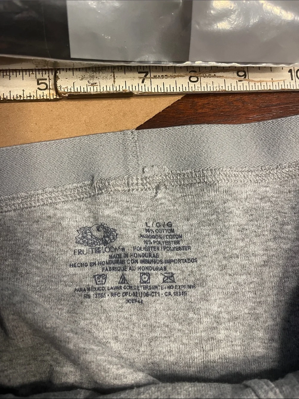 .16. Vintage 90’s era circa Y2K Fruit of the Loom Men's Light Gray Briefs – l